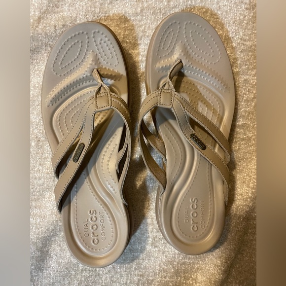 SOLD Crocs Women's Capri Basic Strappy Flip Sz 8 Color:Tumbleweed/Cobblestone - Picture 3 of 7